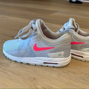 Like new toddler girls Nike AirMax Sneakers